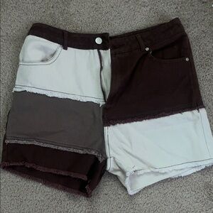 Timing Two-Tone Jean Shorts - Brown and Cream